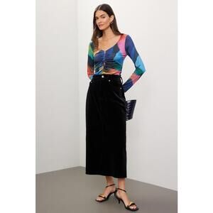 Untitled in Motion Chaldea Top Size L with Small Hole